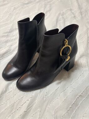 CHLOÉ Booties With Gold Zipper Size 38
